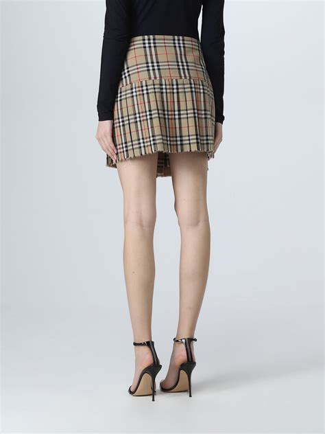 burberry skirt size 25.